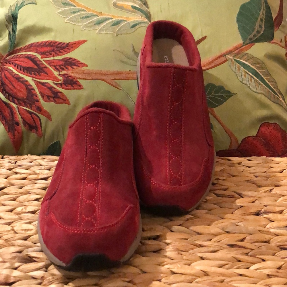 Easy Spirit Traveltime Red Suede